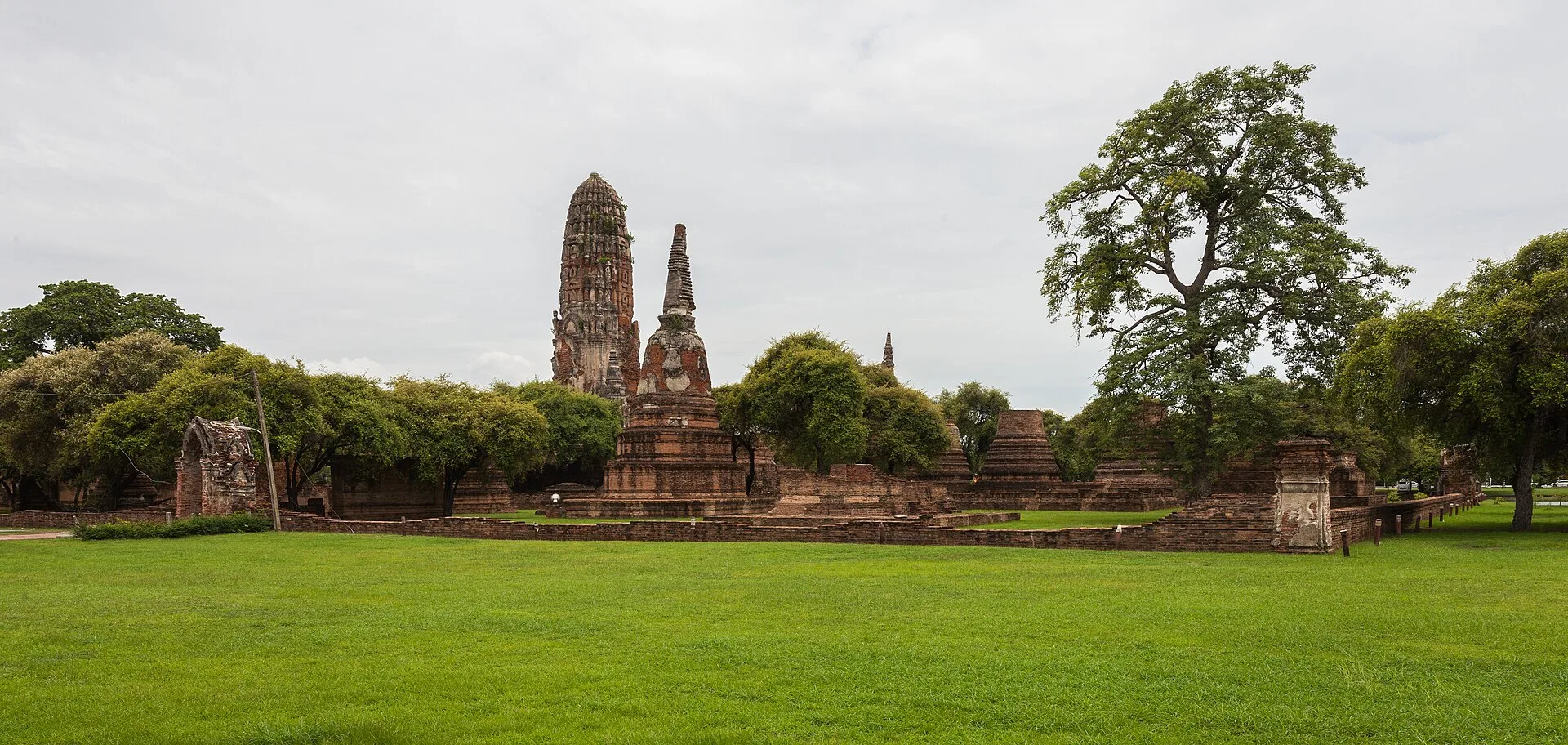Wat Phra Ram et Wat Lokayasutharam