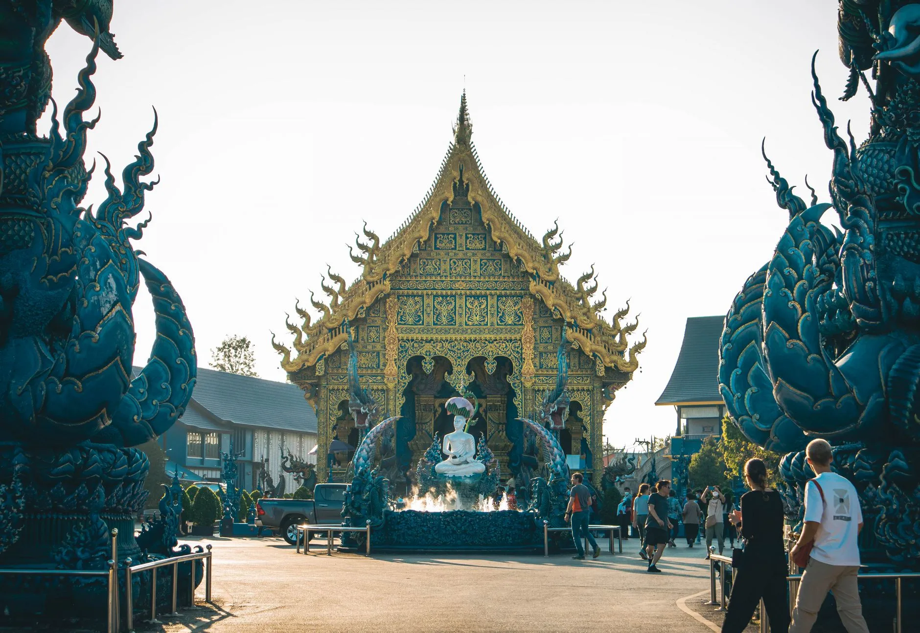 Le Temple Bleu (Wat Rong Suea Ten)
