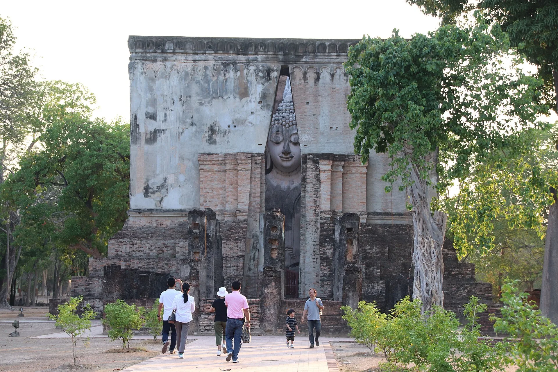 Wat Si Chum : le grand bouddha assis